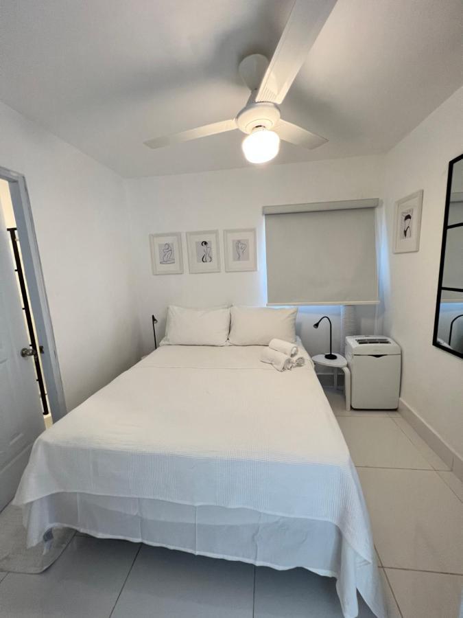 Casa Rosada Beach Front Mano Juan Exterior photo