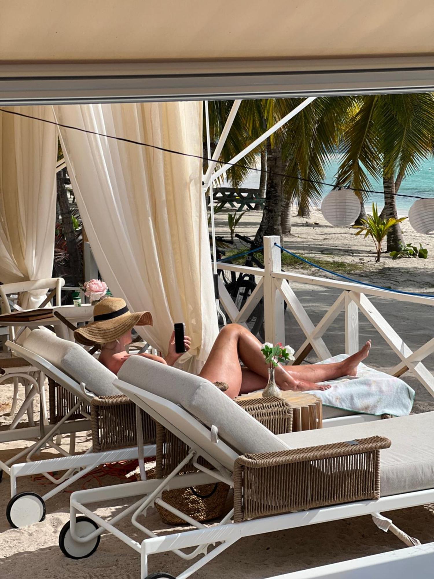 Casa Rosada Beach Front Mano Juan Exterior photo